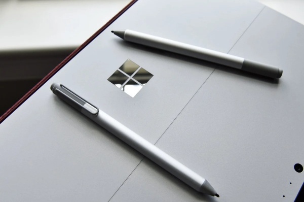 A Surface tablet with pens