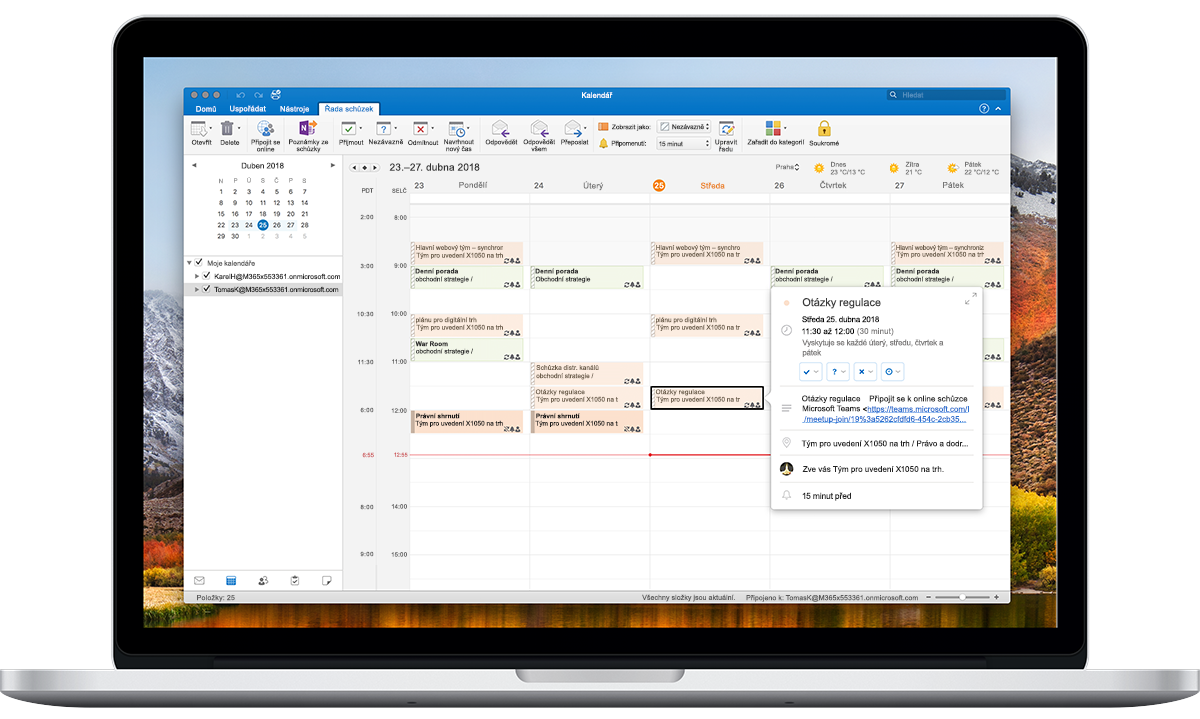 Otevřený přenosný počítač zobrazující možnosti časových pásem v Outlook Kalendáři