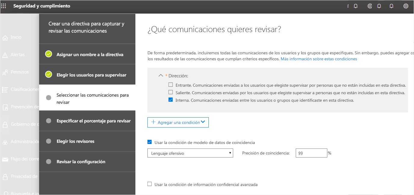 Captura de pantalla del Centro de seguridad y cumplimiento, donde el usuario elige una comunicación para revisar. Marcó "interna".