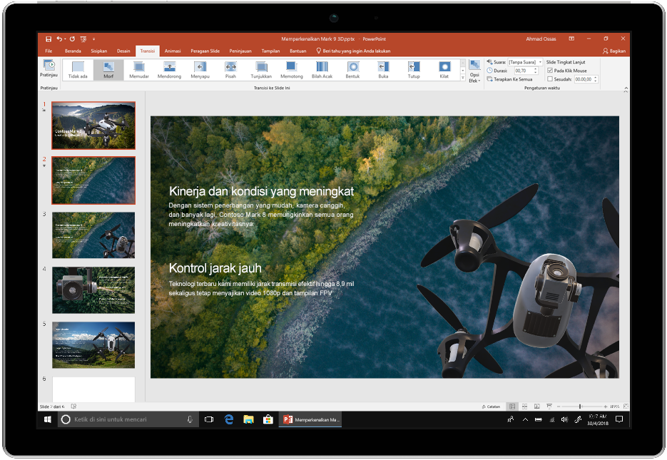Gambar memperlihatkan perangkat yang menggunakan PowerPoint di Office 2019.