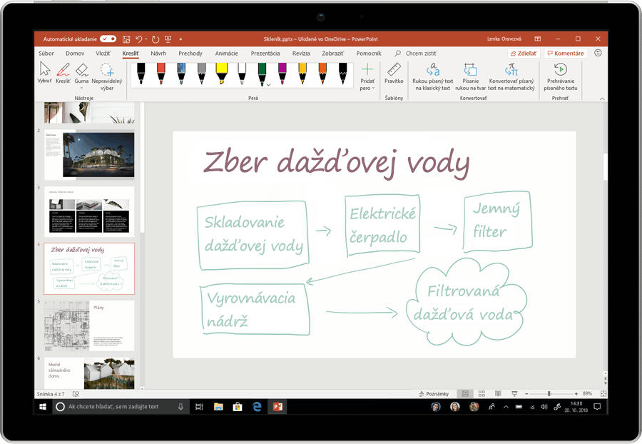 Animovaná snímka obrazovky zobrazuje, ako sa poznámky písané rukou konvertujú v PowerPointe na text.