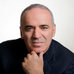 Foto von Garry Kasparov, Ehemaliger Schachweltmeister, Autor und KI-Experte