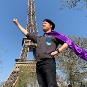 MIEExpert stands in front of the Eiffel Tower