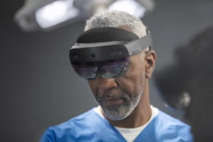 Doctor using Microsoft Hololens 2 to help provide remote patient care