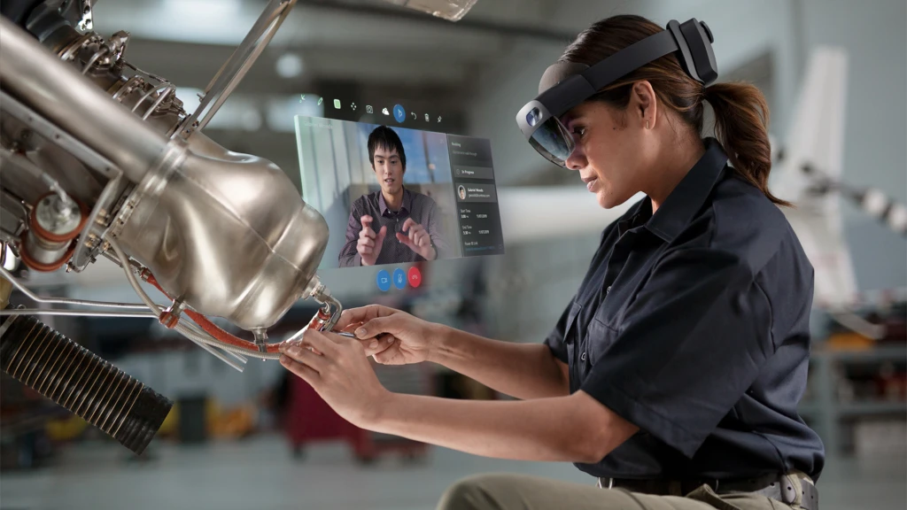 The HoloLens 2 allows remote support in the manufacturing industry. Technology will be a key driver of innovation.