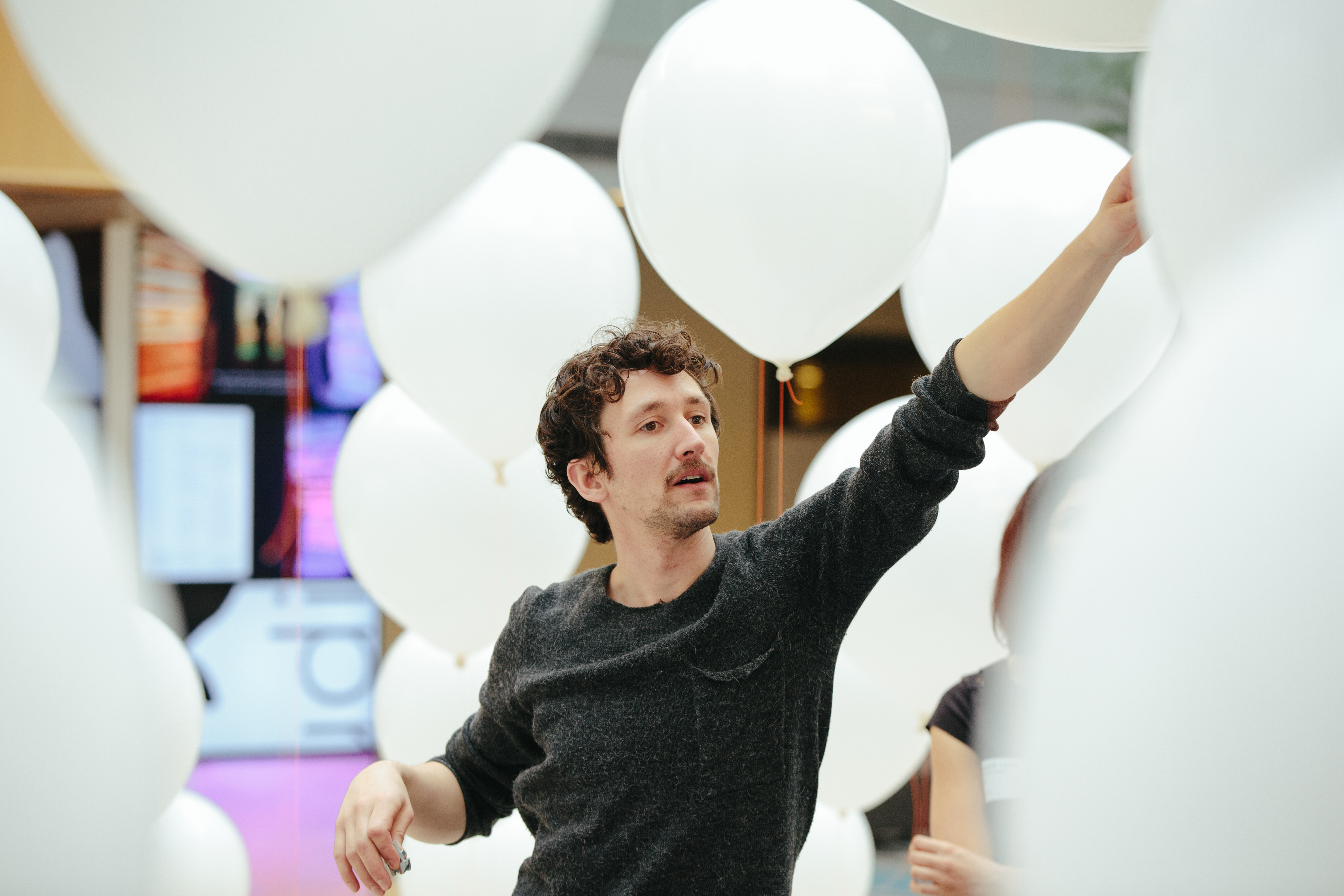 Artist with balloons