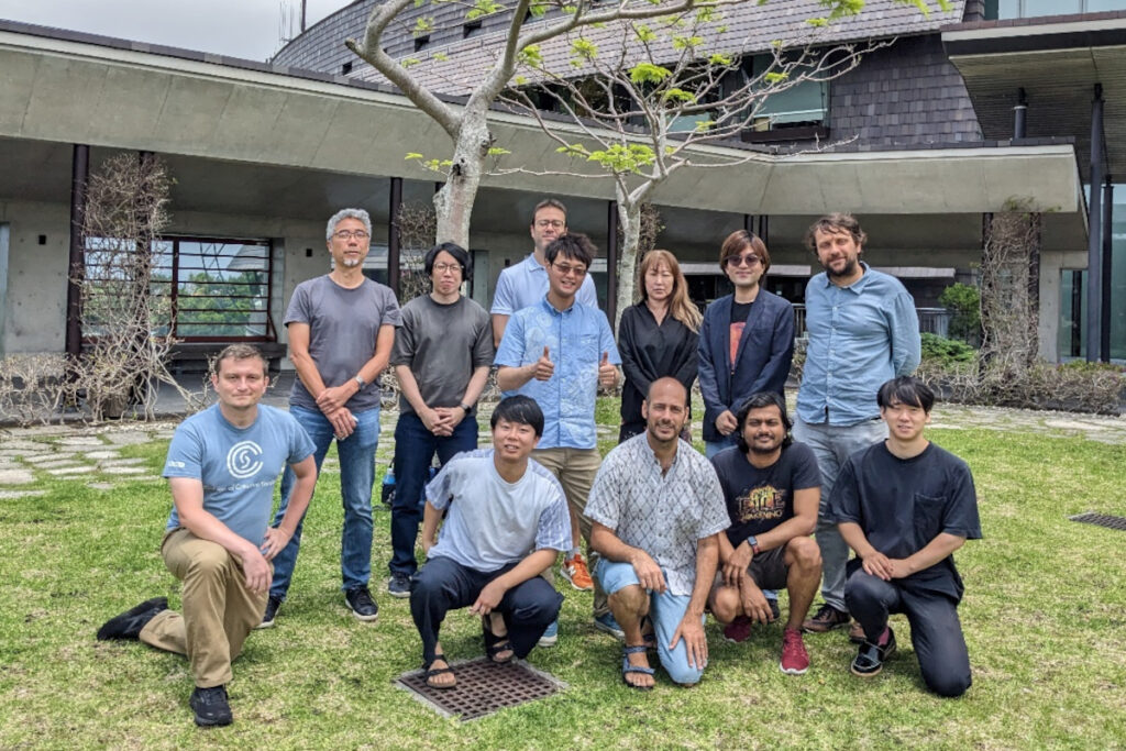 During his doctoral studies, Dongqi Han took a photo with his mentor and lab mates.