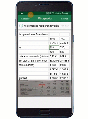 Una imagen animada que muestra el uso de Insertar datos desde una imagen en un dispositivo móvil.