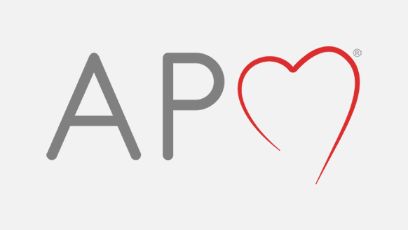 logo con letras AP y un corazón formando la letra “M”.
