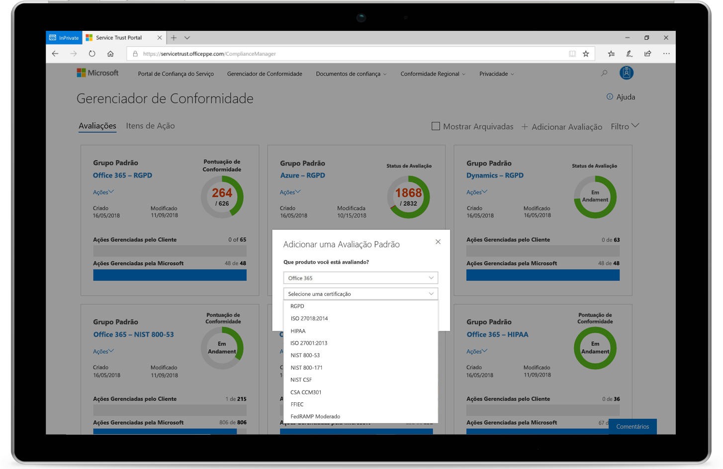Imagem exibindo o Gerenciador de Conformidade em um tablet.