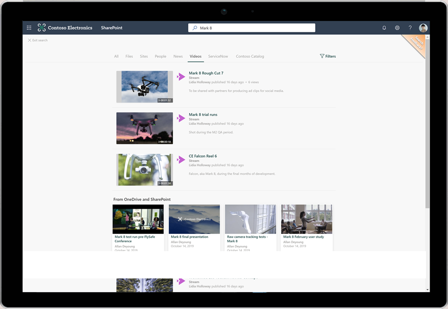 Snímka obrazovky zobrazujúca používateľa používajúceho vyhľadávanie v SharePointe.